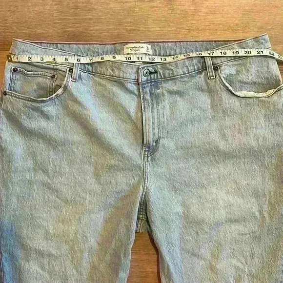 Abercrombie Curve Love Ultra High Rise 90s Straight Jean sz 36/22S - Picture 4 of 11